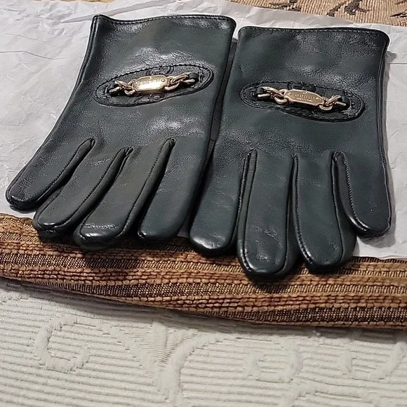 GucciAuthentic Dk.Green Gloves